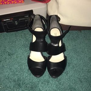 Black wedges